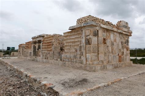 Arqueólogos mexicanos descubren antigua ciudad maya en sitio de