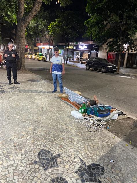 Copacabana Polícia Apreende Cocaína E Instrumentos Para Consumo De