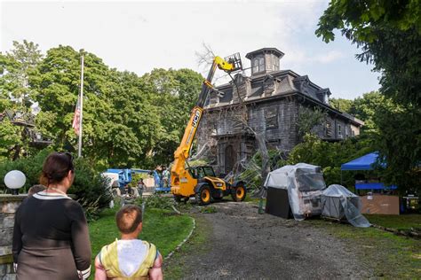 Hotel Marblehead gets scary for 'Hubie Halloween' | Local News ...