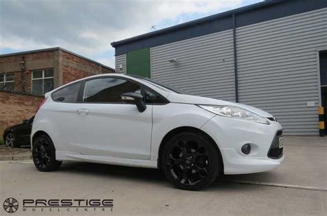 Ford Fiesta St 3 Door Photos And Specs Photo Ford Fiesta St 3 Door Hatchback 2018 And 35