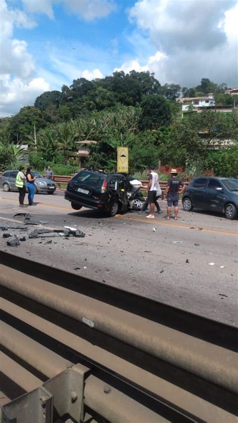 Batida Frontal Entre Carros Deixa V Timas E Interdita Br Em