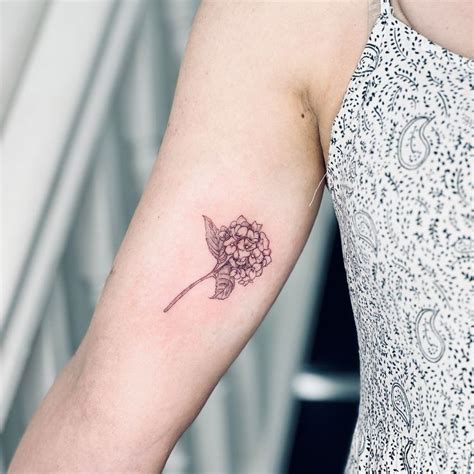 30 Timeless Flower Tattoo Ideas