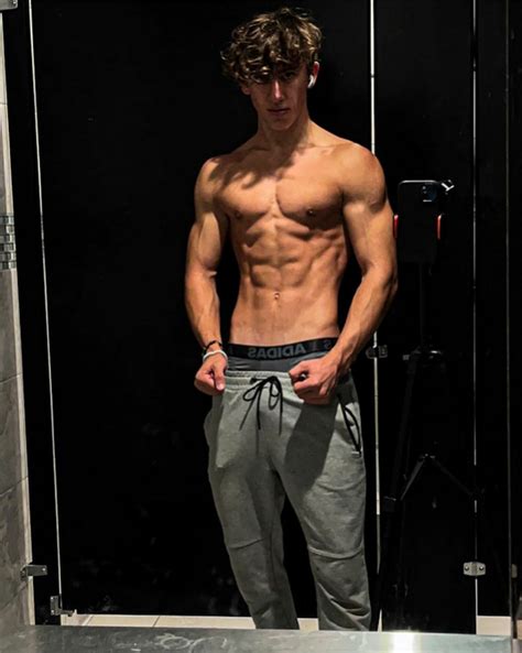 Flexing Those Abs R Gay Teen Paradise