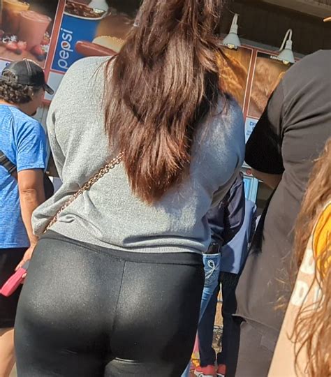 MILF With VTL Spandex Leggings Yoga Pants Forum
