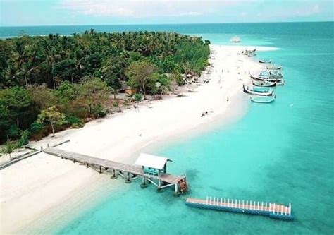 Keindahan Pantai Gili Labak Di Sumenep Madura