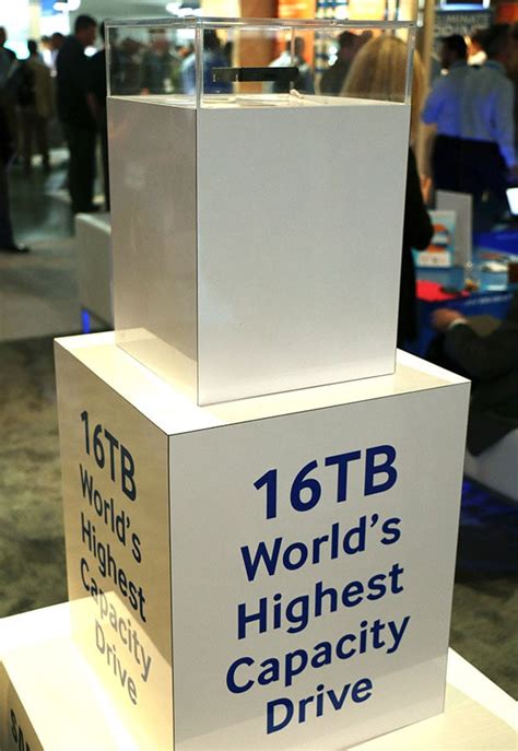 Samsung Demos Crazy-Fast PCIe NVMe SSD At 5.6 GB Per Second At Dell ...