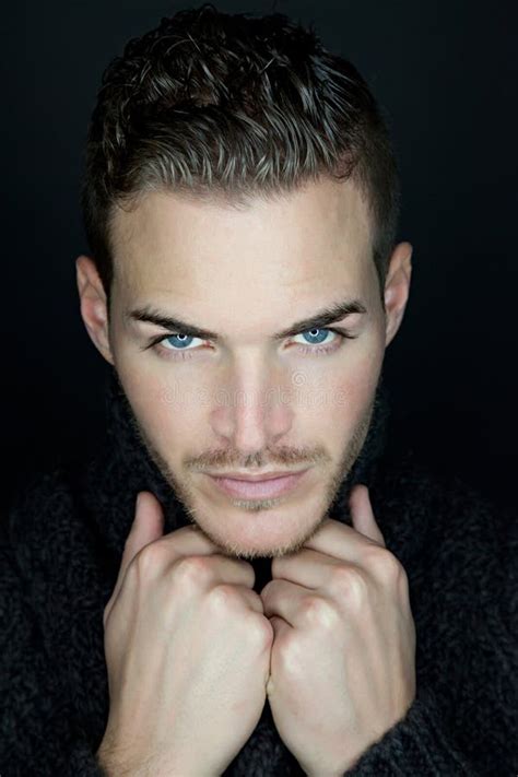 Hombre Joven Hermoso Foto De Archivo Imagen De Brunette