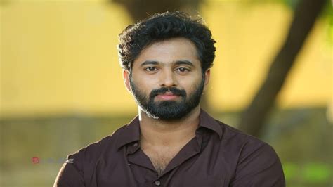 Unni Mukundan Height, Weight, Age, Bio, Body Stats, Net Worth & Wiki ...