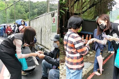 淋雨排快篩遭側翼諷「乞丐」！楊寶楨氣轟：不就是拜綠營所賜 Ettoday政治新聞 Ettoday新聞雲