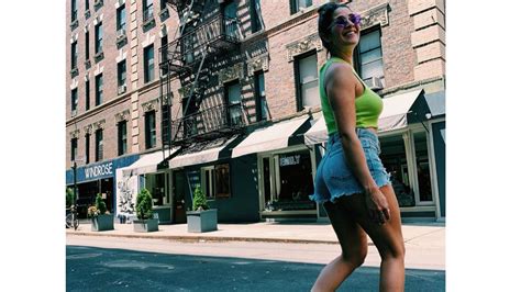 Ivana Nadal posó en bikini y dejó un pícaro mensaje sobre sus pechos