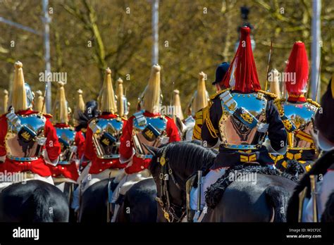 Buckingham palace guards horses hi-res stock photography and images - Alamy