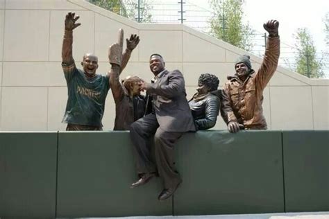 Leroy Butler doing another Lambeau Leap | Green bay packers vintage ...