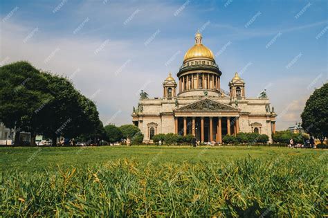Premium Photo | Panoramic view on Saint Isaac's Cathedral Isaakievskiy ...