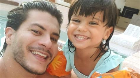 BBB 22 Filha De Arthur Aguiar Sofre Ataques Nas Redes Sociais BBB22 IG