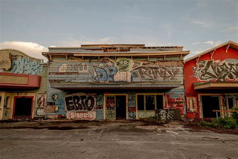 New Orleans Six Flags Wrecked by Hurricane Katrina is Getting Demolished