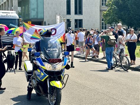 Csd Parade In Karlsruhe Polizei Meldet Vollkommen Friedlichen Verlauf