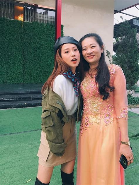 Hot girl và hot boy Em gái Angela Phương Trinh khoe ảnh hạnh phúc bên bạn trai Anh