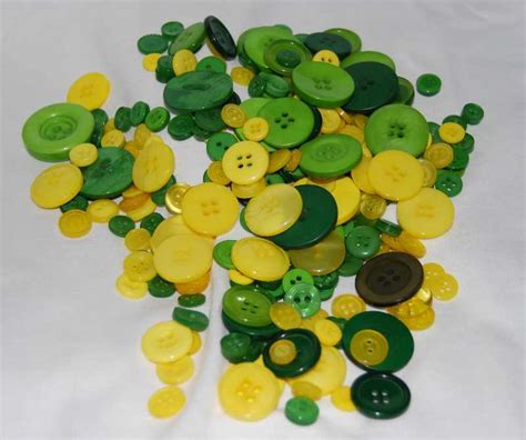 Pack Of G Green Yellow Buttons Mixed Sizes Mm To Mm