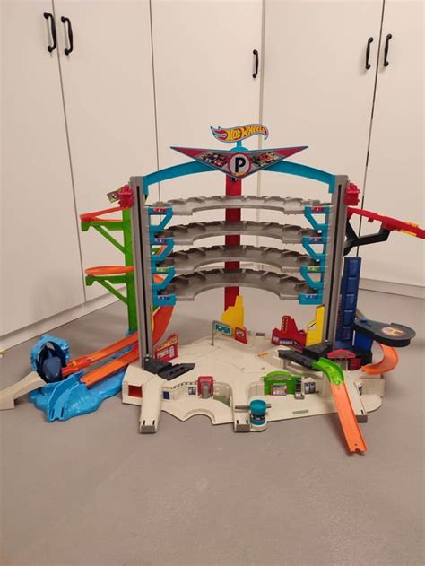 Grosse Hot Wheels Garage Gebraucht in Rupperswil für CHF nur Abholung auf Ricardo kaufen