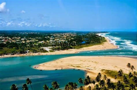 Saiba tudo sobre a praia de Barra do Jacuípe em Camaçari