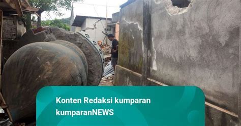 Foto Bangunan Dan Kubah Masjid Roboh Akibat Gempa 7 M Di Lombok