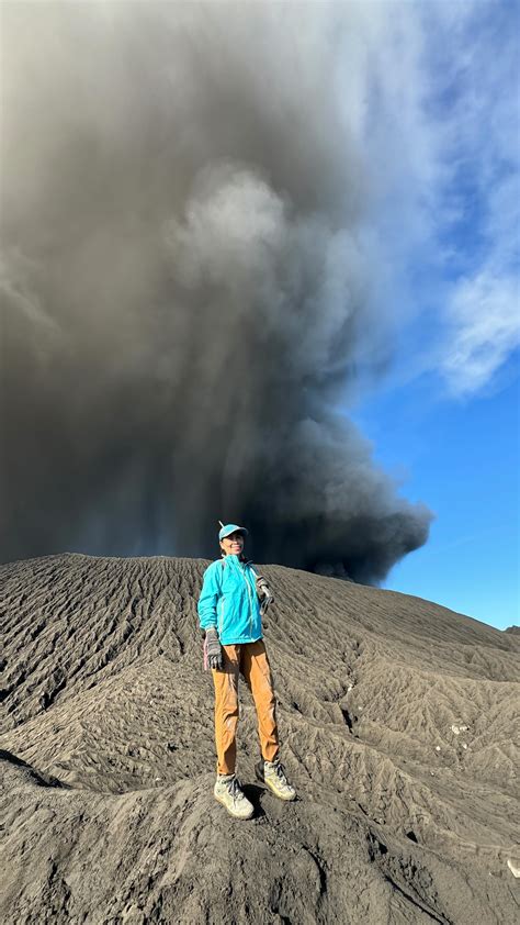 Lilie Wijayati | Puncak-puncak Gunung Kelud Saat kaki menginjak Puncak