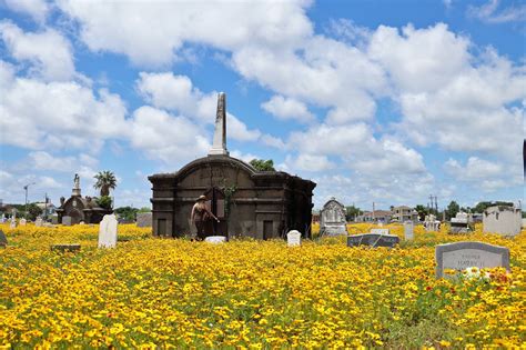 Is Galvestons Old City Cemetery The Most Haunted Graveyard In Texas