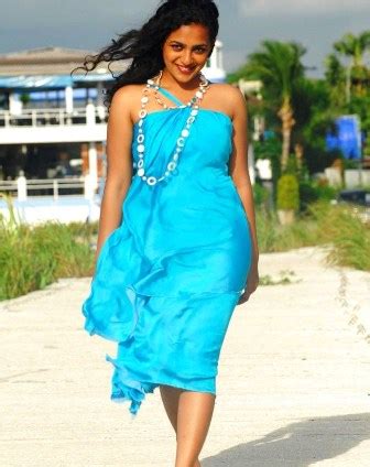 Malayalam Hot Actress Nithya Menen Wallpapers Pictures Photos Images