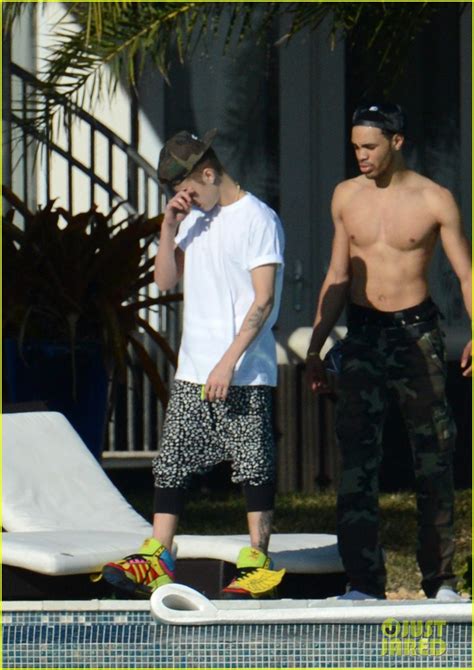 Justin Bieber Shirtless Underwear Clad In Miami Photo 527509