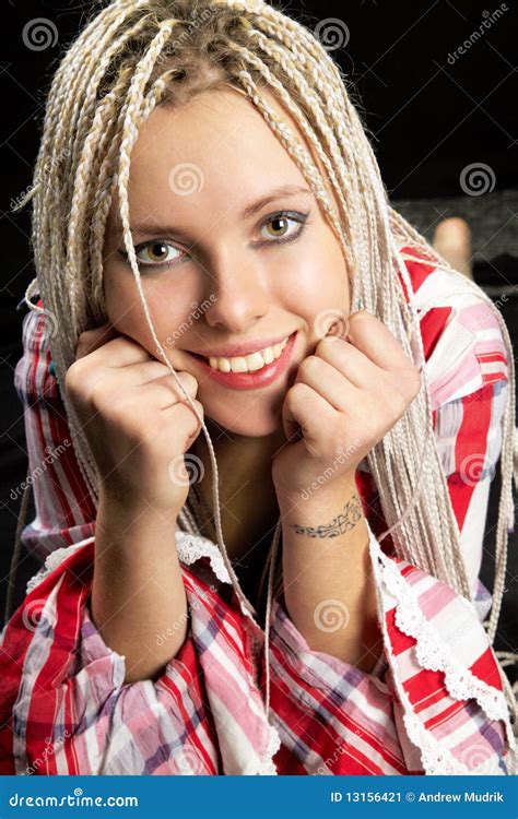 Blonde Con Las Coletas Largas Imagen De Archivo Imagen De Hermoso Cara 13156421