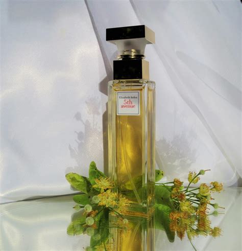 5th Avenue Elizabeth Arden perfume - a fragrância Feminino 1996