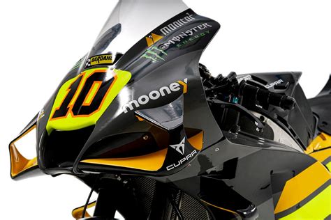 Motogp Vr De Valentino Rossi Revela Primeira Pintura