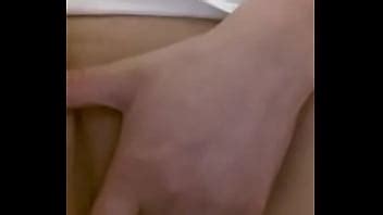 Mi novia masturbándose hasta un orgasmo squirting XVIDEOS