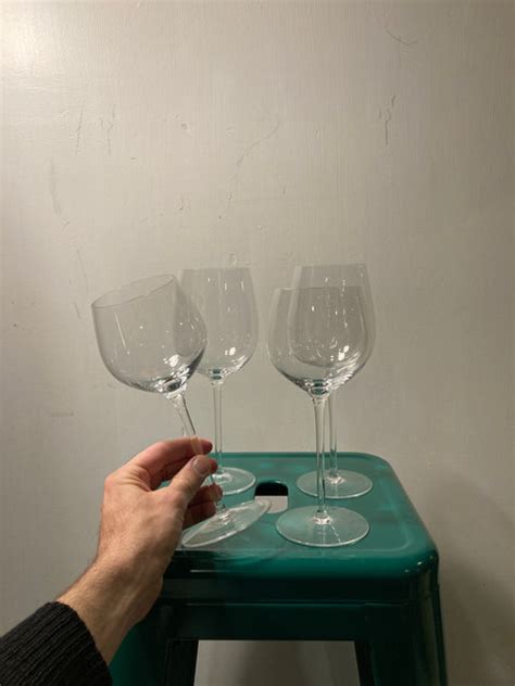 4 Wine Glasses Cues