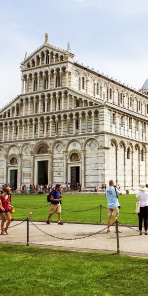 Entrada Reservada A La Torre Inclinada De Pisa Y A La Catedral