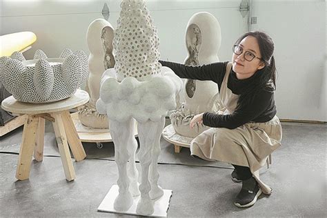 Ceramic Artist Molds A Rustic Lifestyle Chinadaily Cn