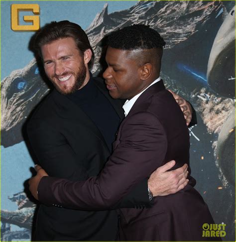 John Boyega & Scott Eastwood Hug It Out at 'Pacific Rim Uprising' UK ...