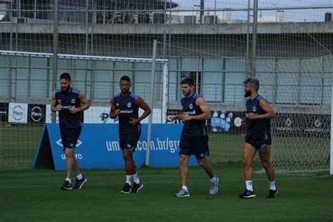 permanência indefinida Renato não aparece no gramado do CT em