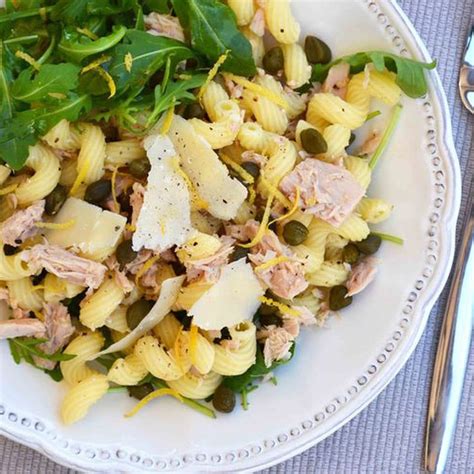 Salada de macarrão atum e limão Macarrão atum Salada de