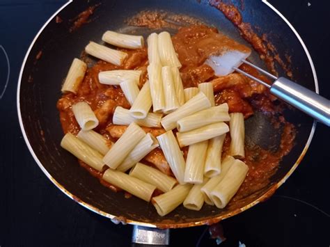 Zalm Rigatoni In Een Romige Tomatensaus Fijne Recepten Nl