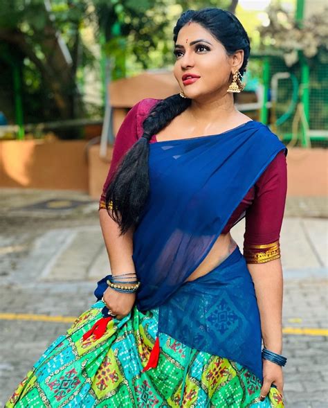 Reshma Aunty Looks Too Hot In Dhavani Glamsundari In