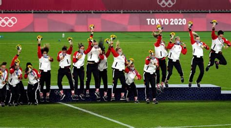 Canadá vence por penales a Suecia y obtiene su primer oro en fútbol