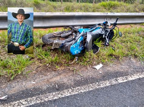 Jovem morre em acidente entre carro e moto na MG 350 entre Itajubá e