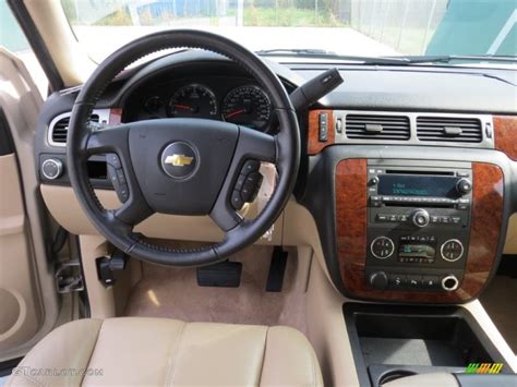 2007 Chevrolet Tahoe LT Light Cashmere/Ebony Dashboard Photo #71412727 ...