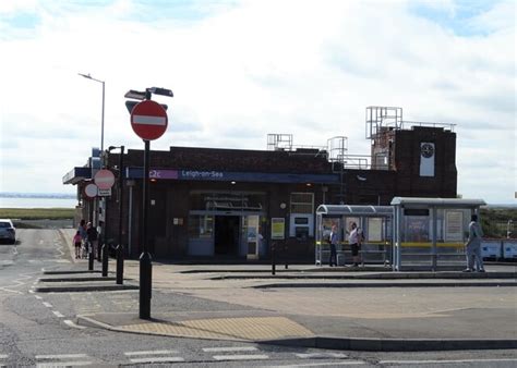 Leigh On Sea Railway Station JThomas Cc By Sa 2 0 Geograph Britain