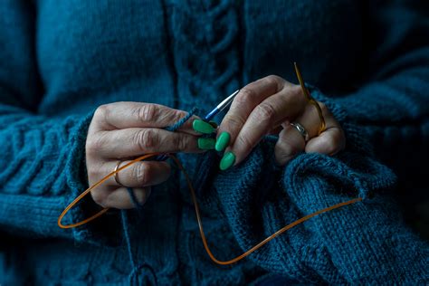 Knitting Without Needles Using Fingers