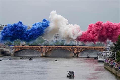 Cerimônia De Abertura Com Temporal E Gafe Dá Início Aos Jogos Olímpicos