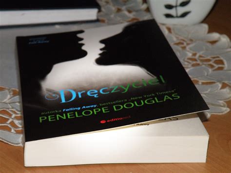 Kto czyta książki żyje podwójnie Dręczyciel Penelope Douglas