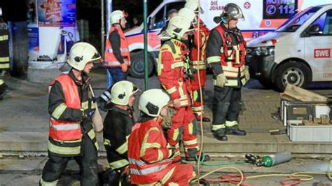 Frau Eingeklemmt Schwerer Unfall Mit Stra Enbahn In Erfurt