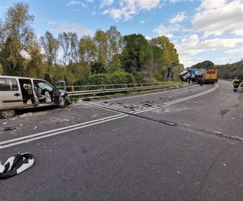 Patteggia due anni l automobilista che causò la morte di un camionista